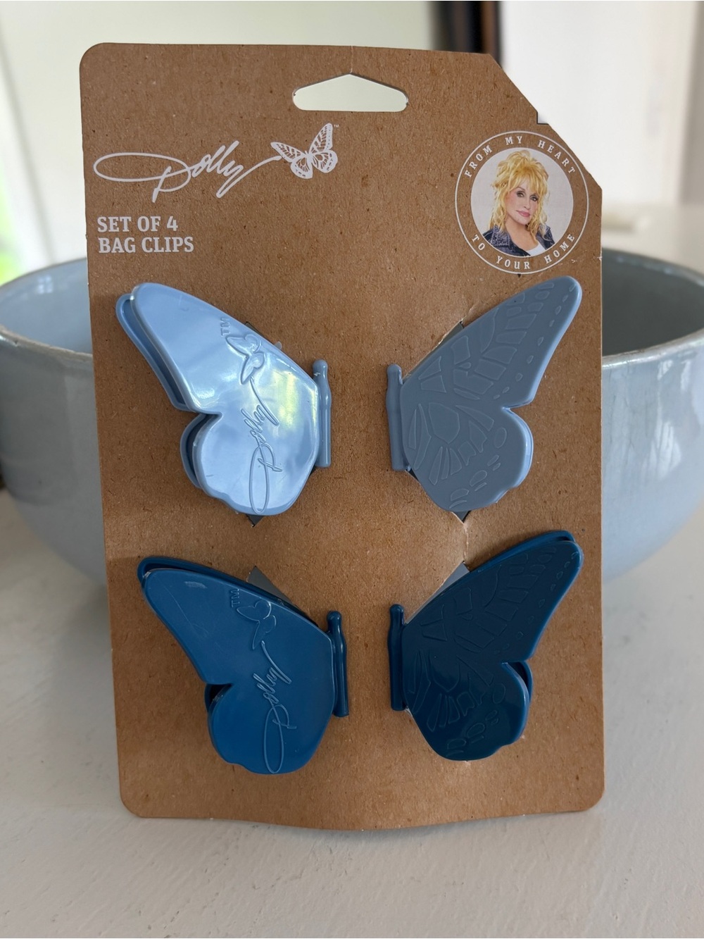 DOLLY Parton Butterfly Bag Clips & Ceramic Salt & Pepper Shakers - Picture 3 of 9